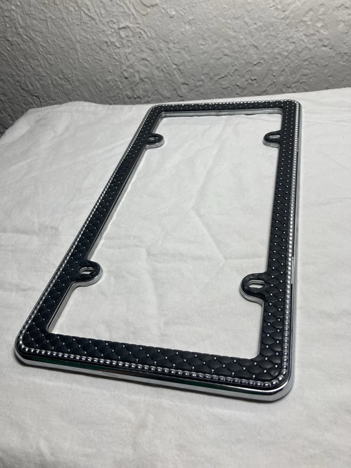 Single Bling License Plate Frame Black With with Metal Bling by Cruiser Frames — 第 3/4 张图片