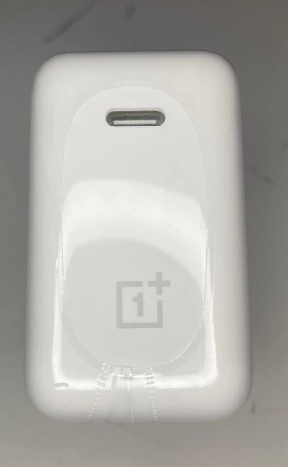 OnePlus Warp wall Charger and Cable, 65W Warp Charger with USB-C to USB-C Cable - Image 3 of 4