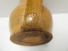 VINTAGE SOUVENIR JUG LAKES ENTRANCE DAISY FLOWER WHEEL STAMP AUSTRALIAN POTTERY