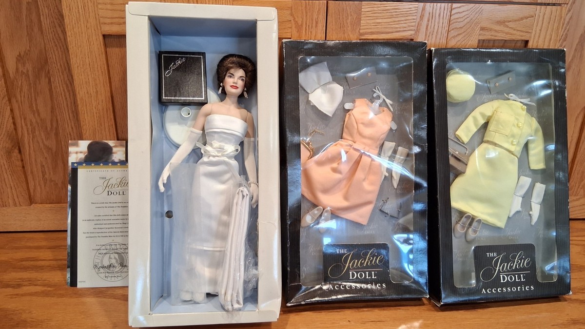 The Jackie Doll' Jackie Kennedy Doll Vintage Franklin mint + 2