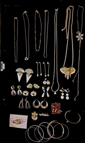 Vintage Goldtone Mixed Jewelry Lot of 32 Pieces. Signed Jesara, Trifari, 14kt...