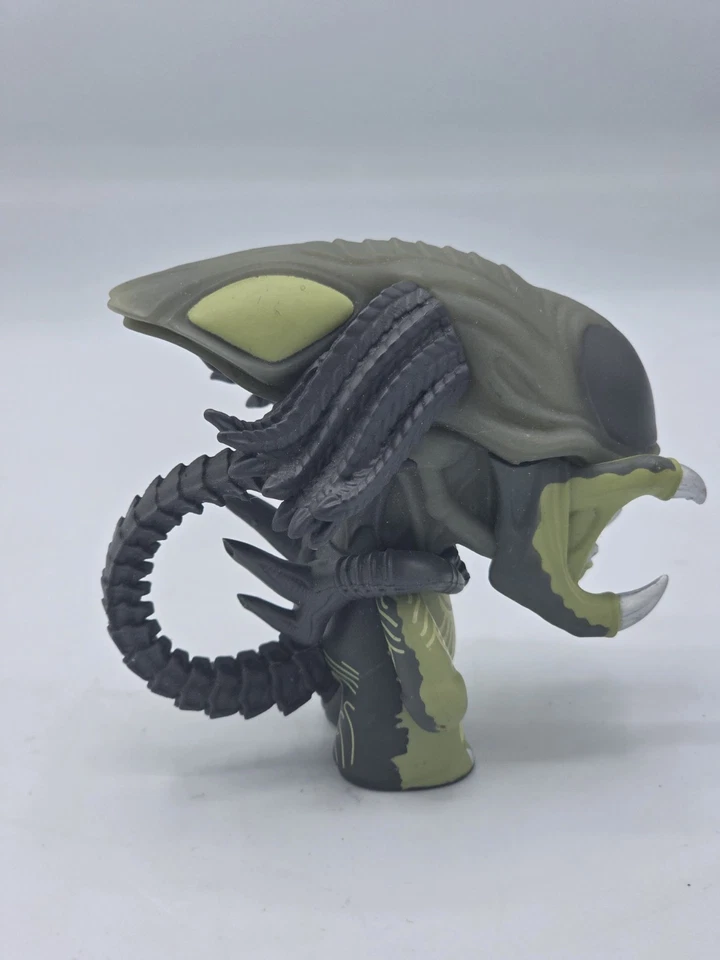 The Predator AVP Titan Vinyl Figure Predalien - Image 2 of 4