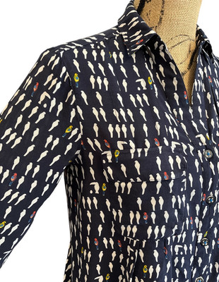 Maeve Anthropologie Blouse Womens Size 2 Navy Blue Bird Print Pleats Pockets