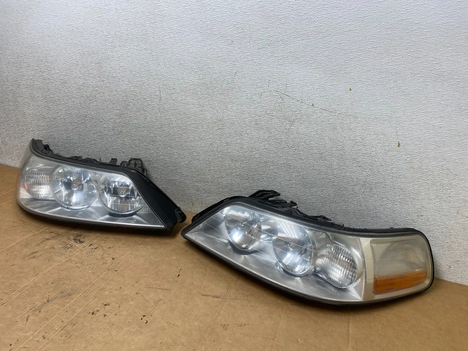 2005 to 2011 Lincoln Town Car Left+Right Side Headlights Oem T2116 DW - Image 2 of 4