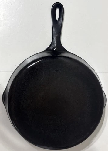 Wagner Ware Sidney -0- No. 8 Cast Iron 1058E  10” Double Spout Skillet Cook Pan