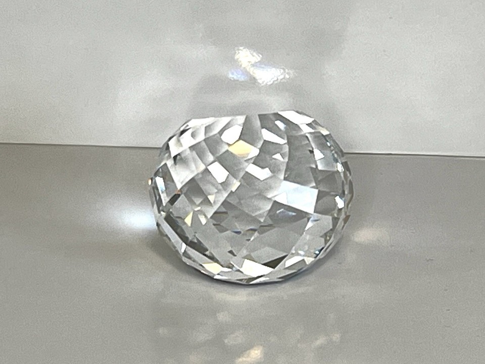 Swarovski Crystal SCS Swan Multifaceted Small Round Ball Paperweight 1. ...