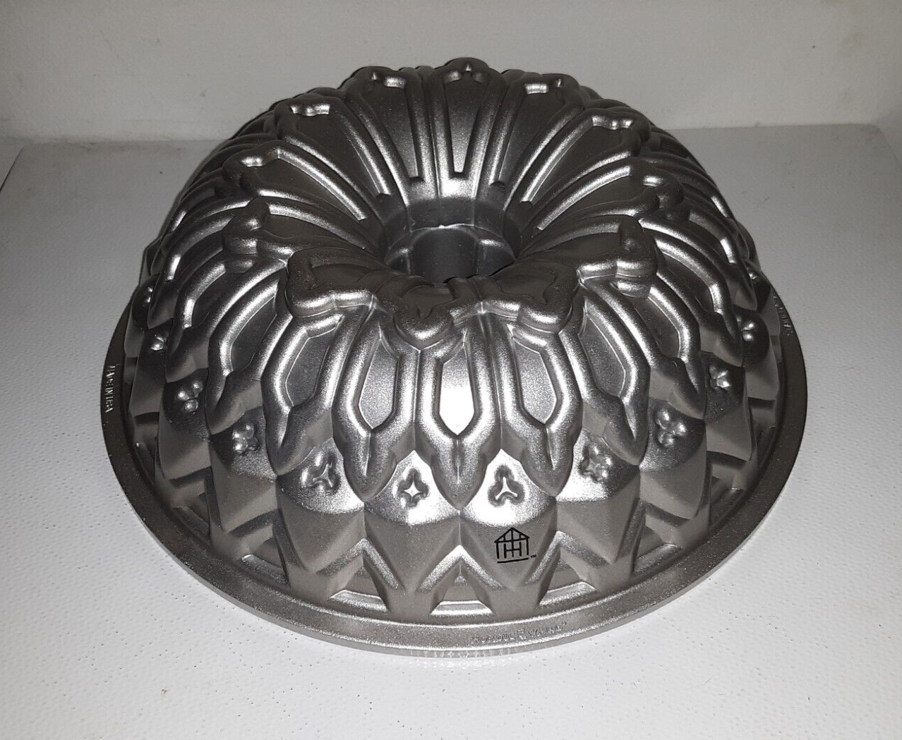 Nordic Ware Stained Glass 9-Cup Bundt Pan Nonstick Bakeware  