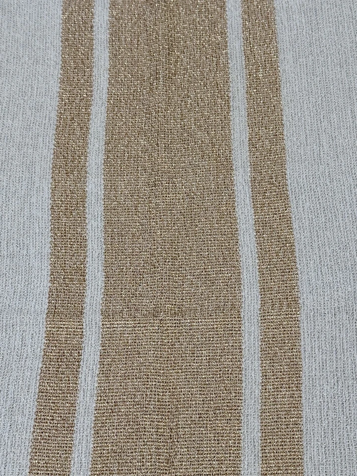 Toalha de mesa listrada dourada fio metálico malha dupla 50” x 75” oblonga - Imagem 4 de 4