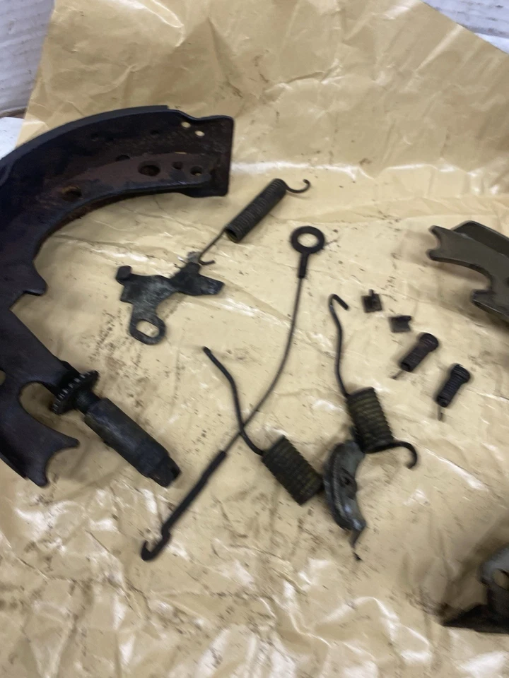 OEM 68-70 Amc Javelin Freno Delantero Herrajes Zapatas Fijación Correcta Muelles Clips Foto 4 de 4