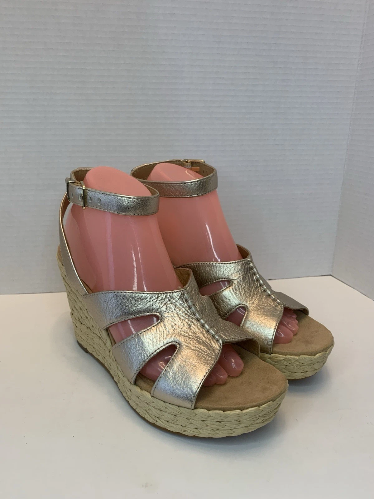 Sandali Ugg donna Carena in pelle con cinturino alla caviglia e zeppa taglia 9