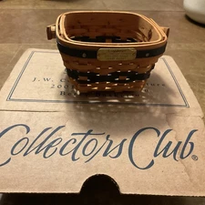 LONGABERGER COLLECTORS CLUB 2001-2002 SERIES MINIATURE BERRY BASKET