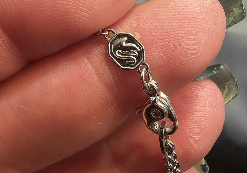 Pulseira feminina swarovski 3 pedras. Novo na caixa - Imagem 2 de 4