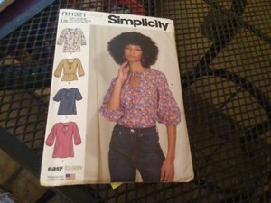 SIMPLICITY SEWING PATTERN #9469 FOR MISSES TOPS