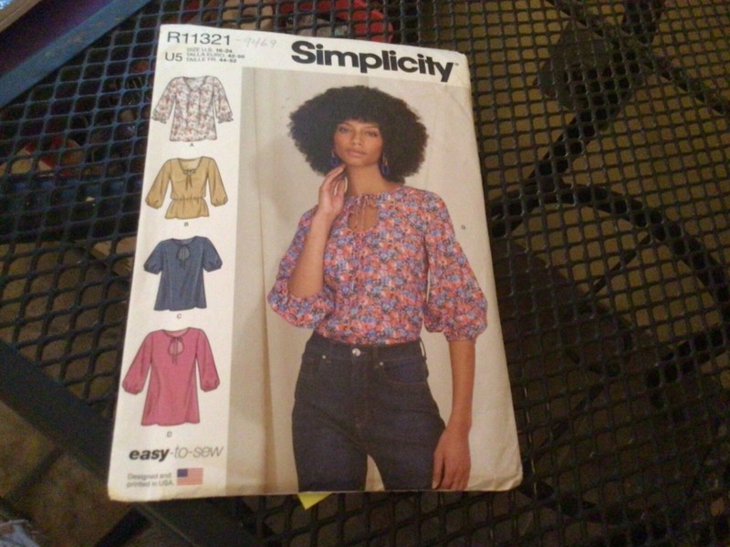 SIMPLICITY SEWING PATTERN #9469 FOR MISSES TOPS