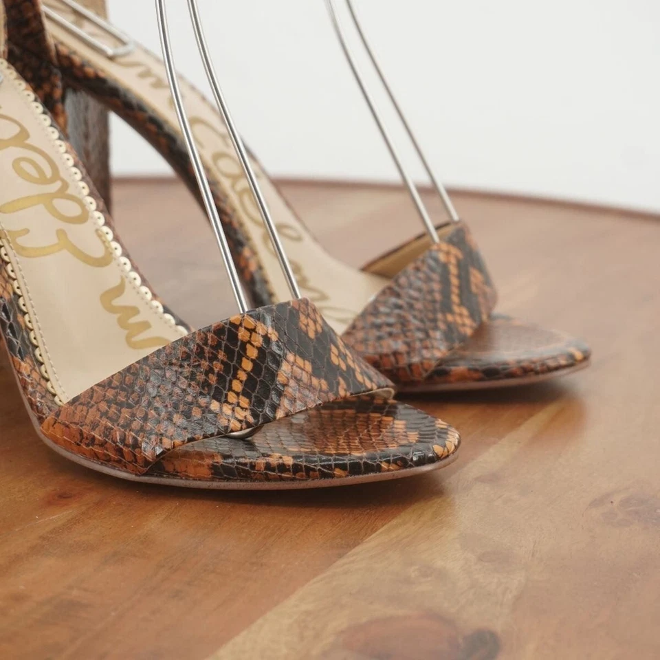 Sandálias Sam Edelman Yaro salto bloco pele de cobra tornozelo couro marrom tamanho 7M - Imagem 2 de 4