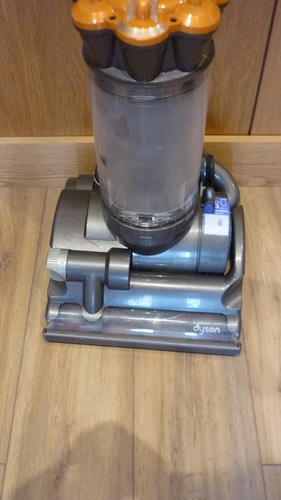 Dyson DC27 Staubsauger für alle Böden (nicht DC33), 6 Monate Garantie (64) - Bild 6 von 7