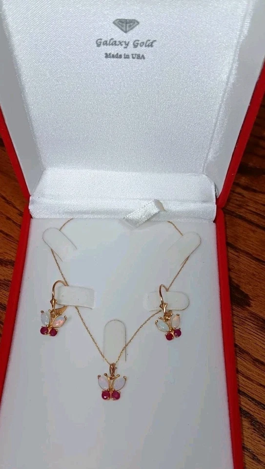 Suite Mariposa Oro Rosa 14 K Ópalos Naturales y Rubíes Galaxia Oro EE. UU. Foto 2 de 4