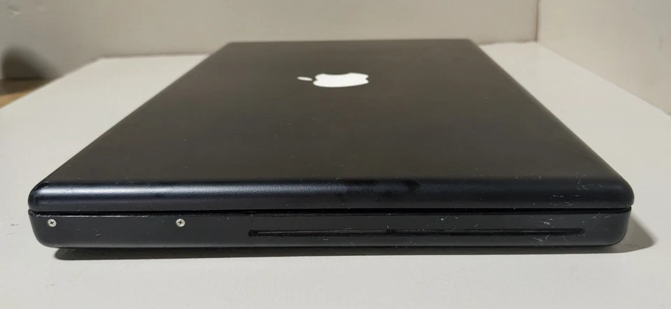 Apple MacBook (A1181) | Negro Vintage 2007 | Para piezas/reparación, tiene bandeja de CD Foto 4 de 4