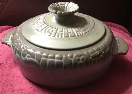 Vtg Frankoma Mayan Aztec Cassarole  Dish W/ Lid Prairie Green Glaze 1Qt Has chip
