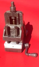 SOUTH BEND 9" 10K LATHE MILLING ATTACHMENT WITH NEW JAWS