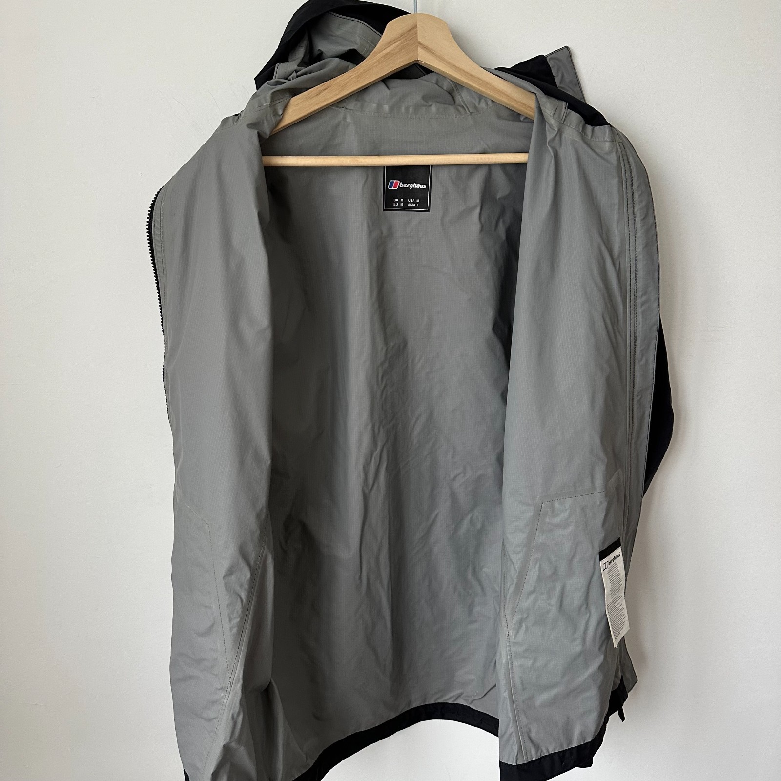 Berghaus Hydroshell Jacket Black M - image 7