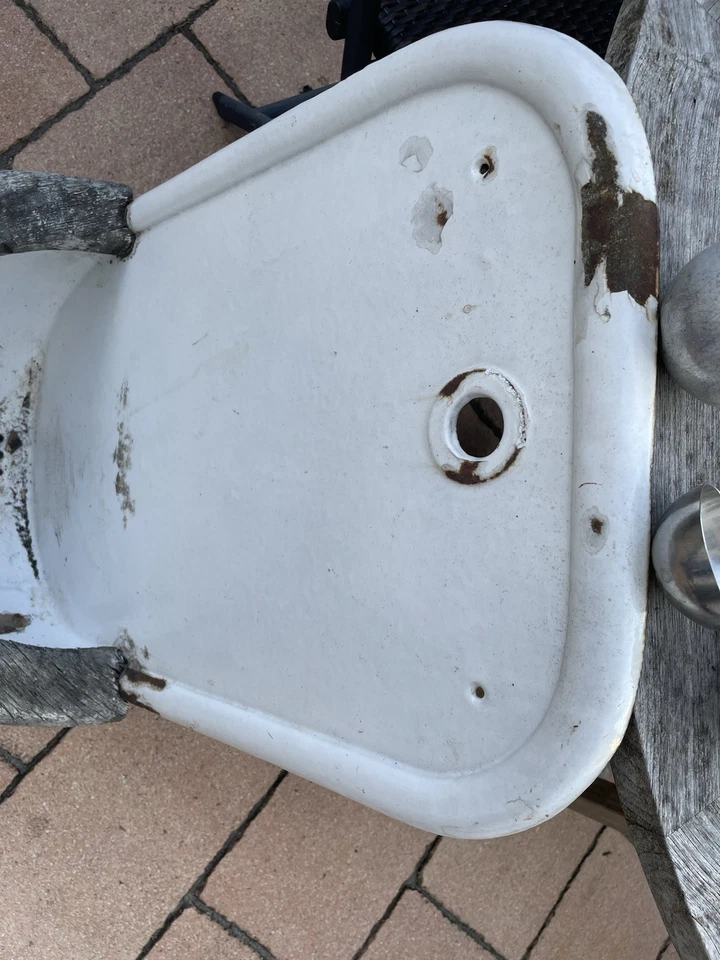altes Wandbecken Wandbrunnen Waschbecken Gusseisen Emailiert mit Holzrand - Bild 4 von 4