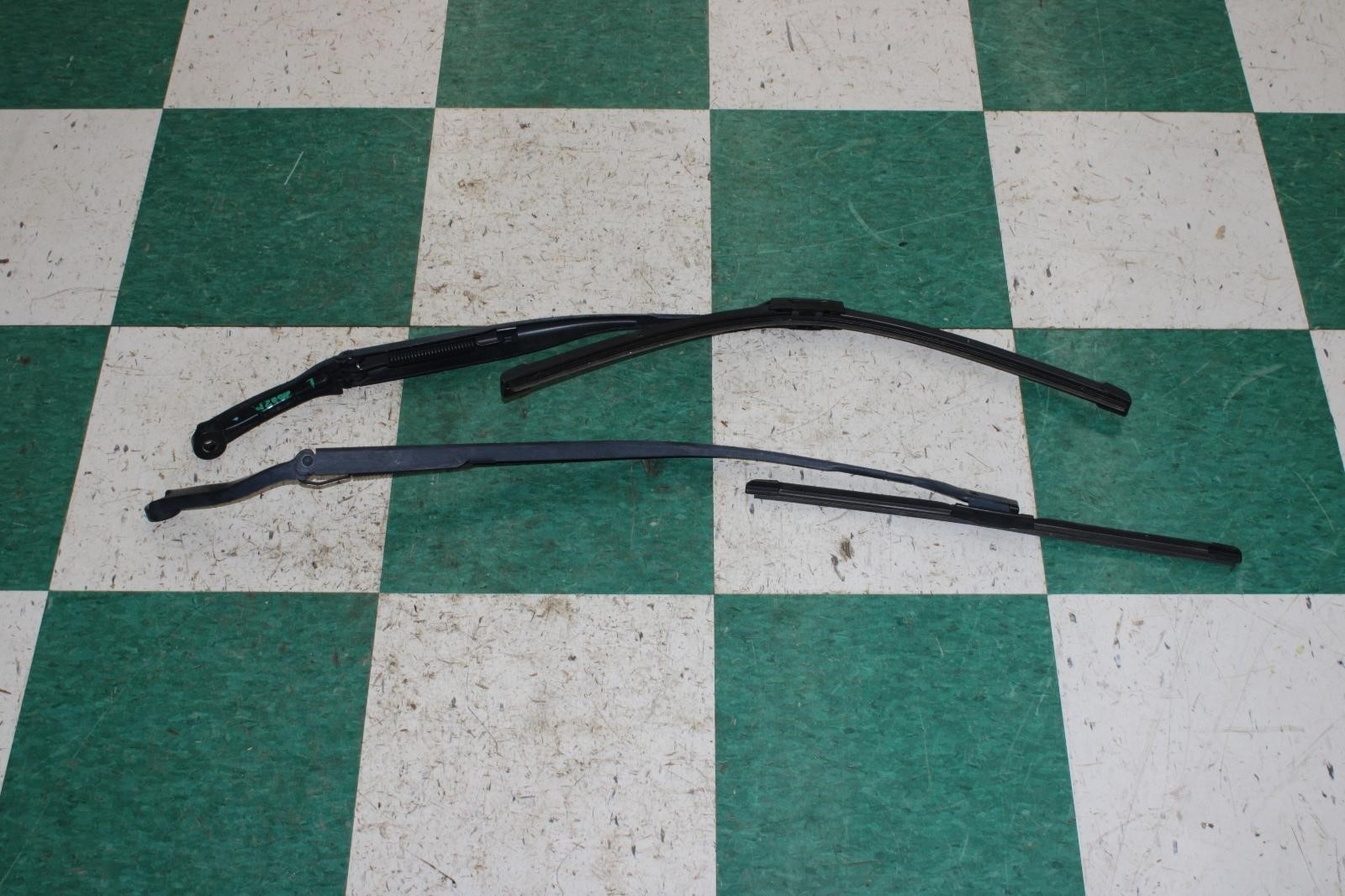 Maserati Ghibli 2014-2019 Left, right Wiper arms Pair