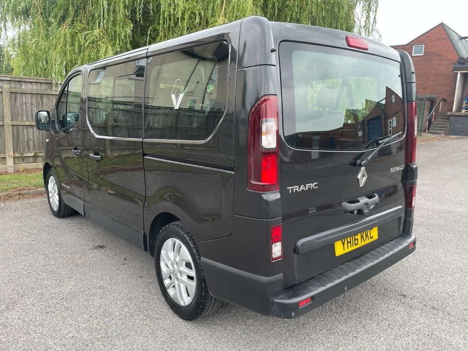 2016 Renault Trafic Sport Energy SL27 1.6 DCi 9 Seater Minibus *New MOT *No VAT - Image 4 of 4