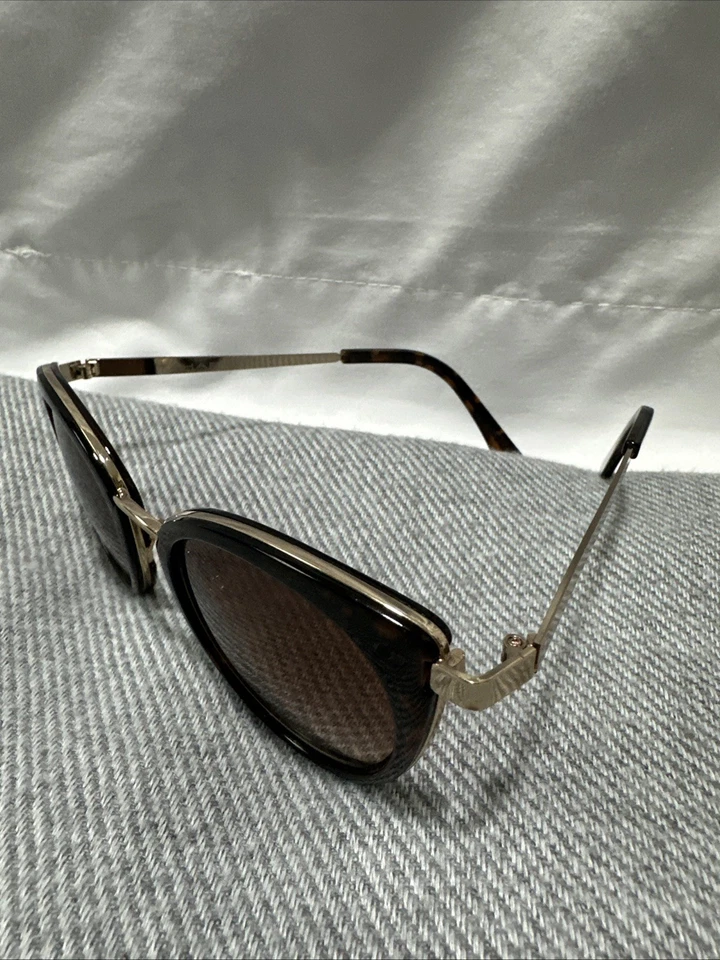 Gafas de sol Tahari lentes marrones detalles dorados modelo HSTH0126-R TH704 TS 100 % UV Foto 2 de 4