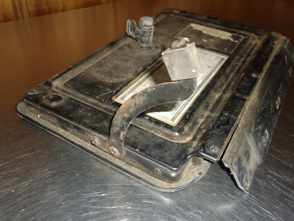 Puerta guantera OEM GM 9799654 1970 1971 1972 Pontiac GTO Lemans Foto 4 de 4