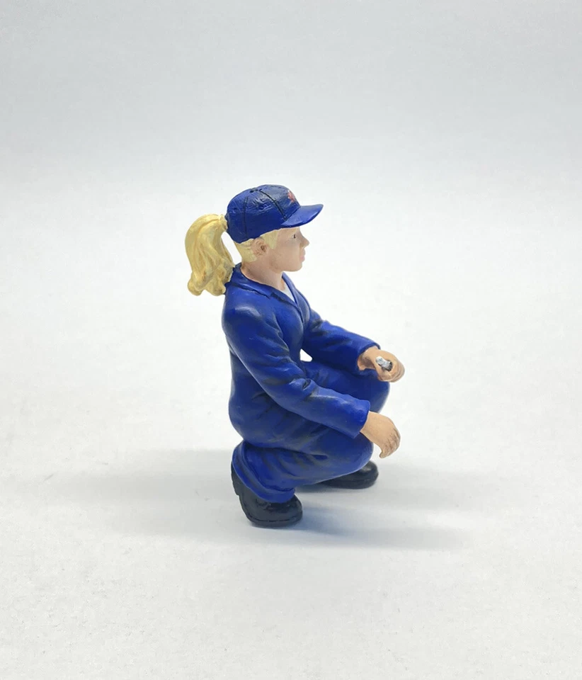 GMP Diorama 1/18 Figure Garage Mechanics Set Tune Ups Maddie Working On Cars - Image 2 of 4