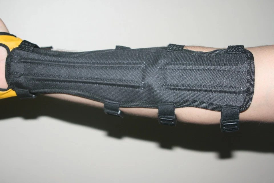 4 STRAP ARCHERY LONG ARM GUARD (33cm LONG x 9cm WIDE)-Cordura Arm guard - Image 2 of 4