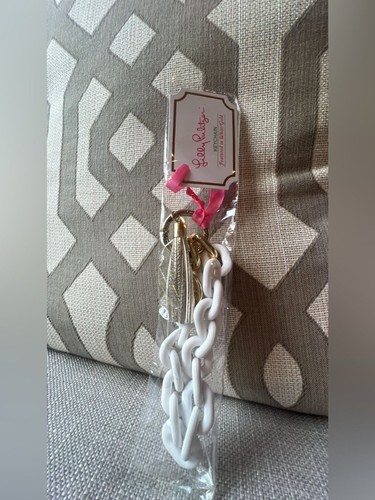 NWT Lilly Pulitzer White Chain Keychain with Gold Tassel Charm - Picture 2 of 2