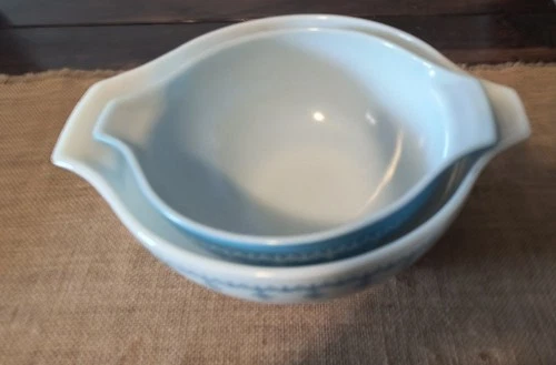 Vintage Pyrex Snowflake Pattern Mixing Bowls (1956-1967) Set of 2