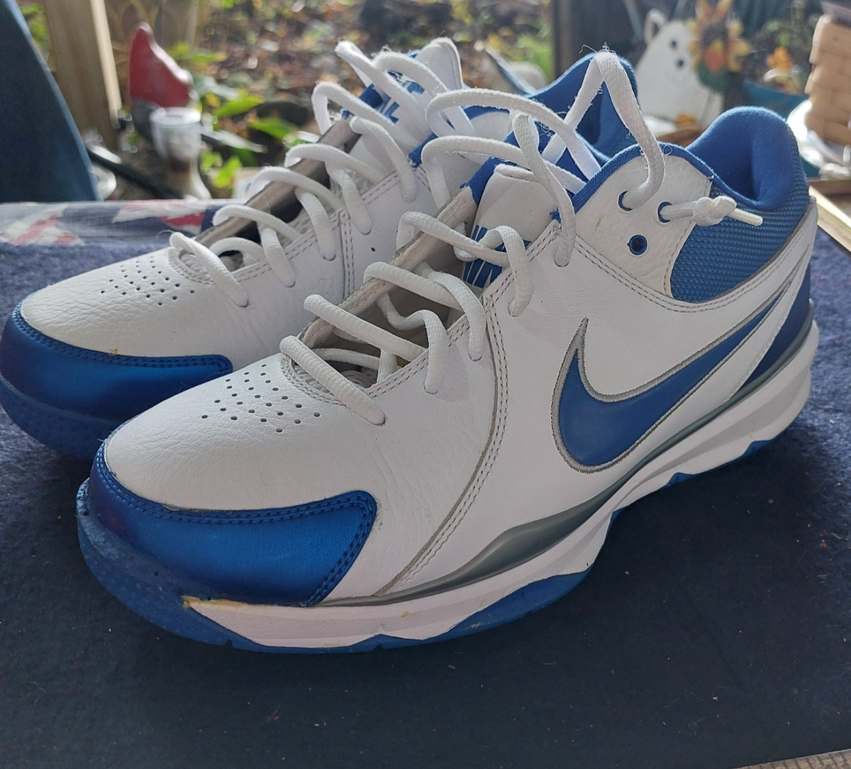 Nike Basketball White & blue womens size 10.5 pre-owned  display picture 2