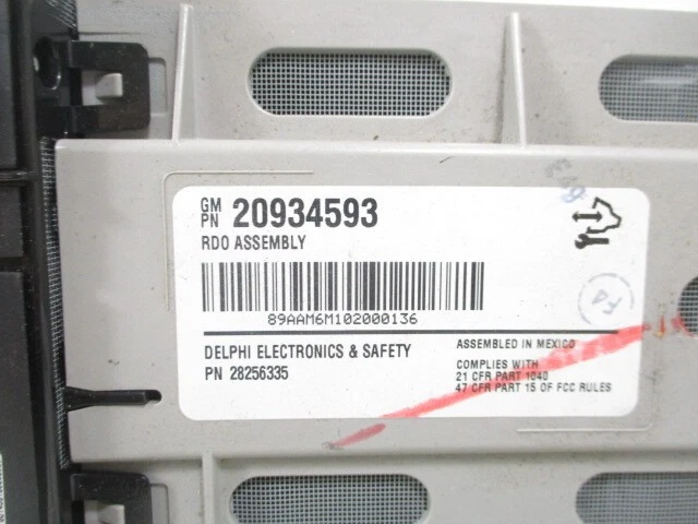 2010-2013 Chevy Avalanche 1500 MP3 CD Radio Receiver USB OEM LKQ - Image 4 of 4