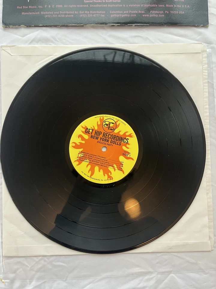 NEW YORK DOLLS ENDLESS PARTY LP 180 GRAM - Image 4 of 4