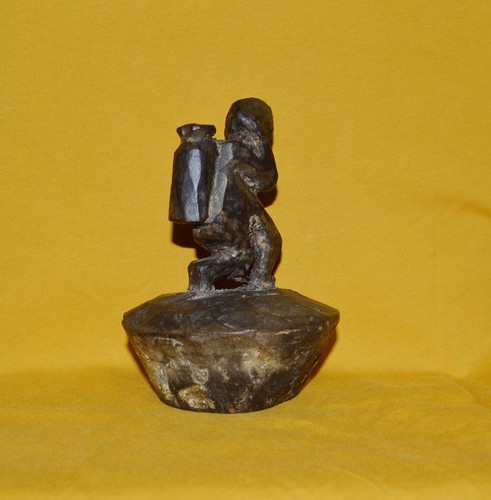 Antique primitive figure wooden butter pot theki lid from Nepal, TL8 - Picture 4 of 5
