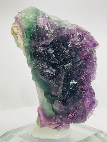 Racimo de fluorita-fluorita púrpura-mina yaogangxiana, China-225 g, base de exhibición de vidrio - Imagen 3 de 10