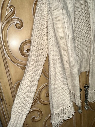 Victoria’s Secret Women’s Sz Small knit Wool Shawl Fringe Cardigan Sweater New - Picture 4 of 17