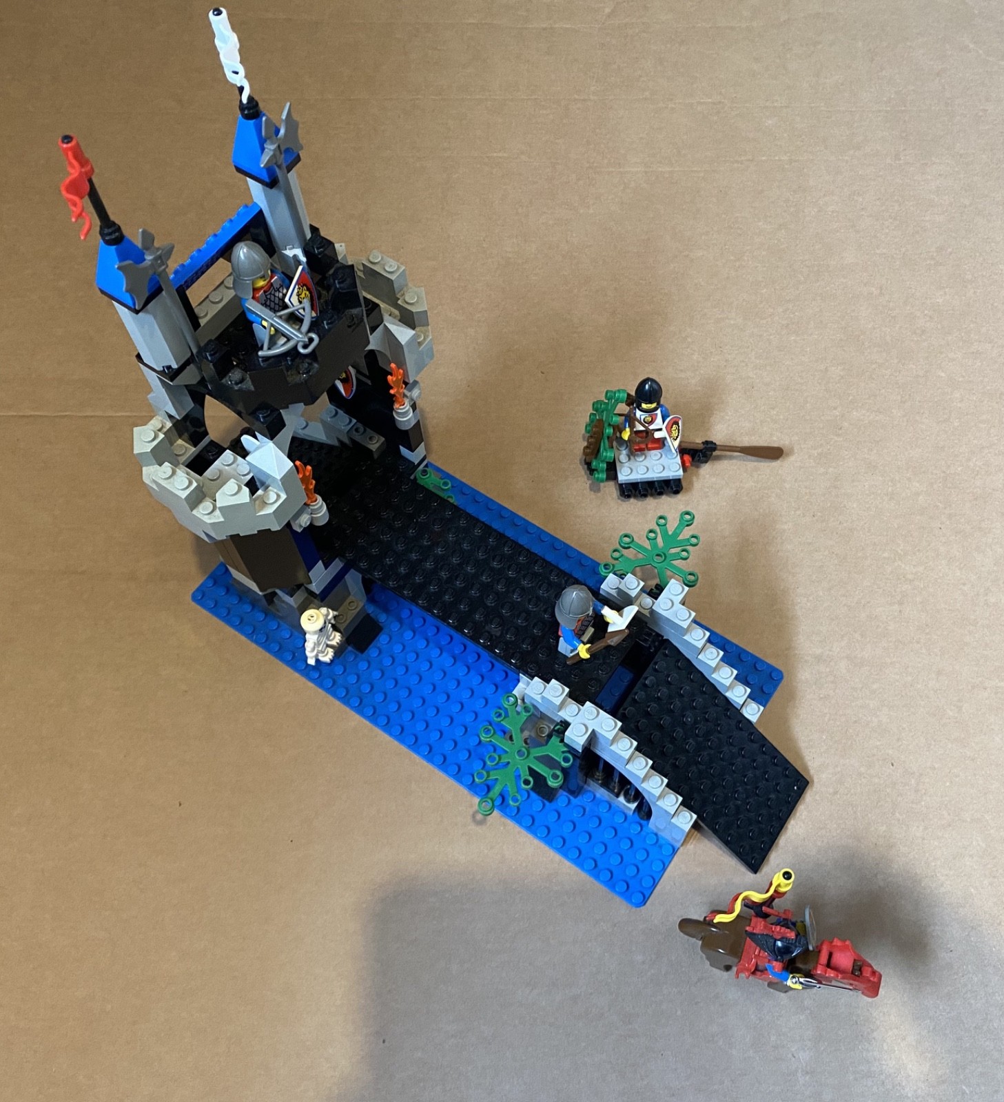 LEGO Castle: Royal Drawbridge (6078) Nr Complete w/ Instructions see description