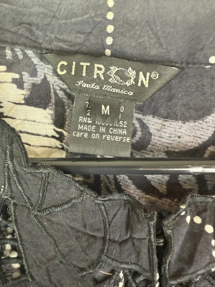 Blusa Citron Santa Monica para mujer mediana negra blanca recorte floral bambú Top Foto 4 de 4