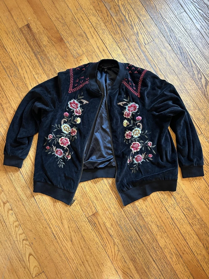 Torrid Jacket Womens 3 Black Floral Embroidered Velvet Bomber Zip Up Boho Style - Image 3 of 4