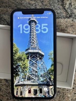Apple iPhone 11 * 64 GB * Black / Schwarz * kein Simlock * A2221 *  mit/in OVP