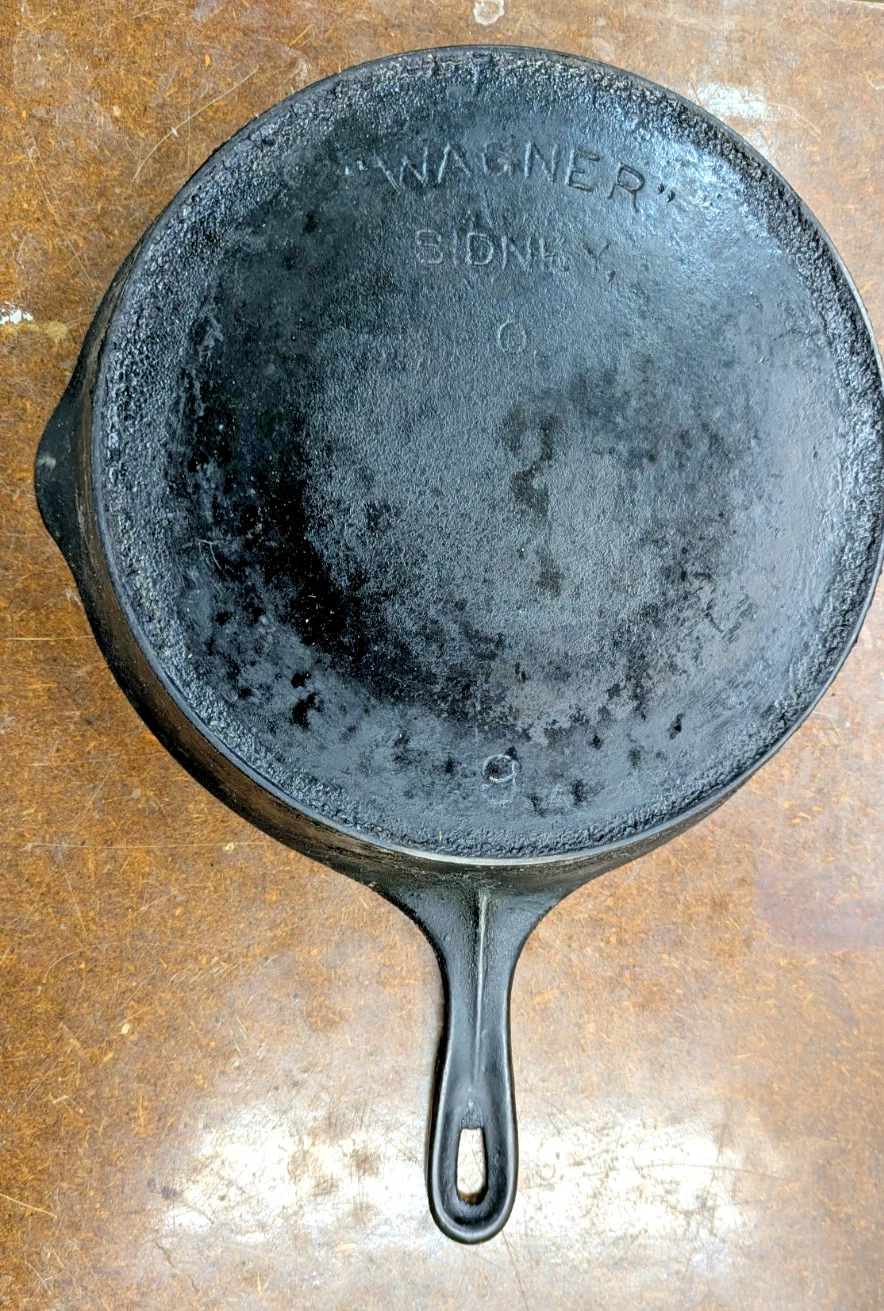 "WAGNER" Sidney No.9 A Cast Iron Skillet with Heat Ring