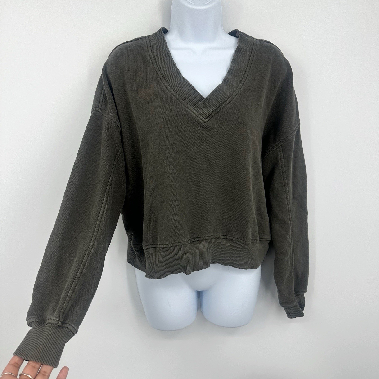 Aerie House Party Oversized V Neck Sweatshirt Relaxed Fit Pullover Crop Top XS