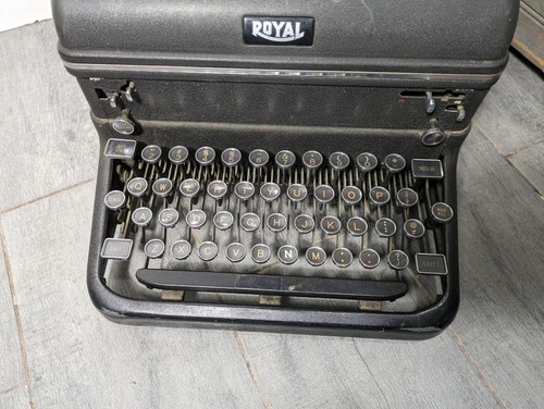 Antique 1940s Royal KMM Magic Margin Typewriter - Picture 2 of 21