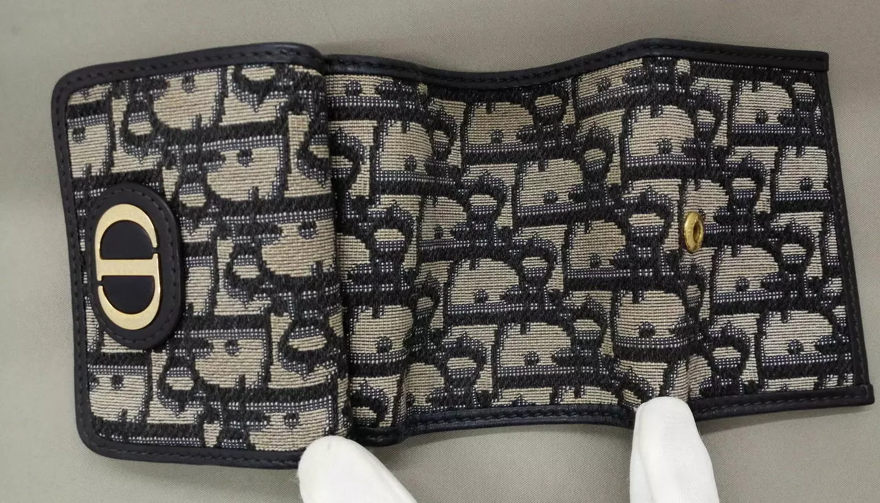 Portefeuille Christian Dior Tri Fold 45 MA 0221, éraflures mineures, taille compacte