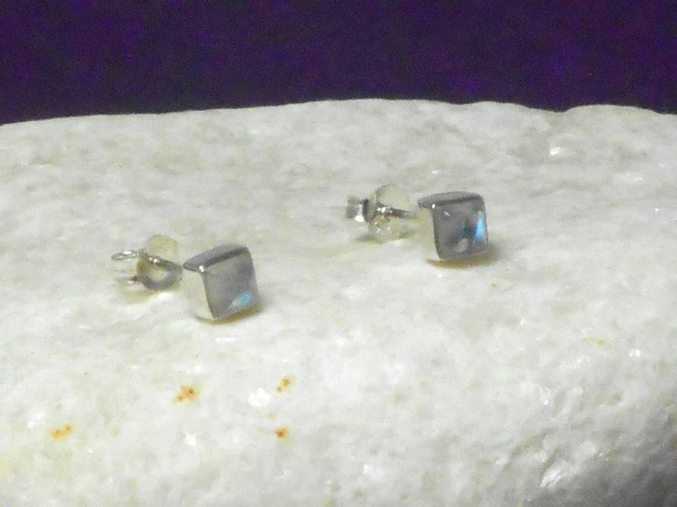 Square MOONSTONE Sterling Silver 925 Stud Earrings - 4 mm - Image 4 of 4