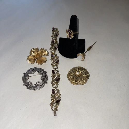 VTG costume jewelry lot Of 6, Matching Bracelet & Ring, Scarf Clip, Brooches,